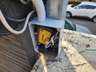 מערכת סלולרית לשער ומחסום חניה חשמלי